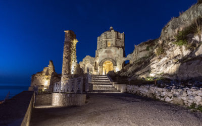 Una sera dinanzi alla chiesa di San Francesco di Assisi