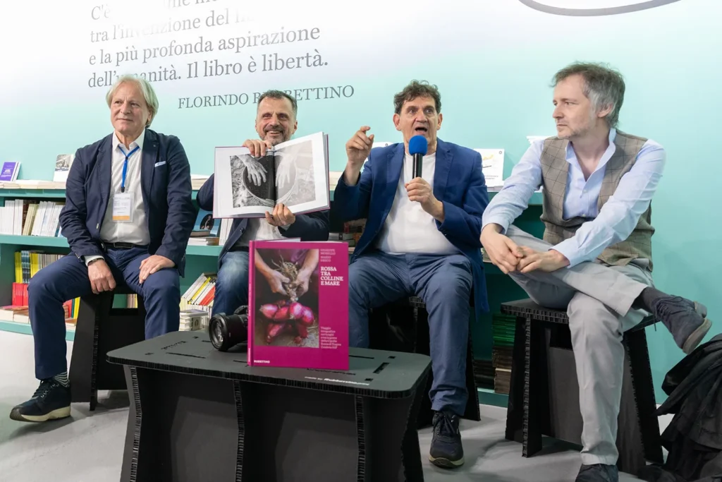 Mario Greco parla del libro "Rossa tra colline e mare" - Torino